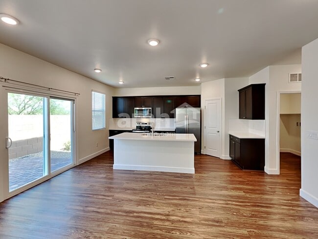 Foto del edificio - 6034 Theodore St