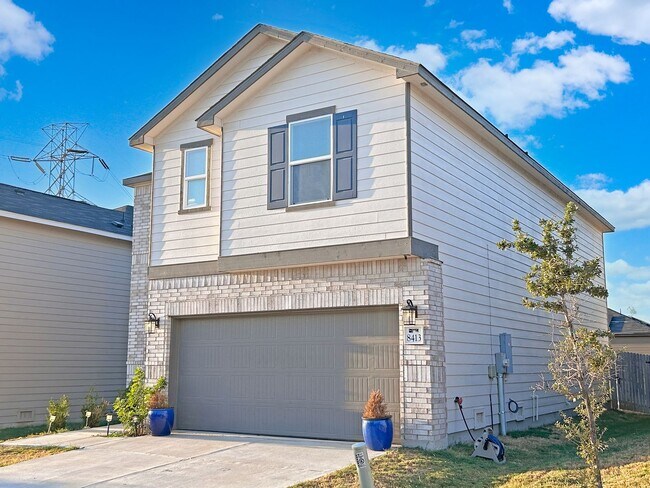 Building Photo - Comfy Converse Home—Stylish Upgrades, Grea...