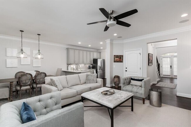 Building Photo - 2537 Oglethorpe Cir NE