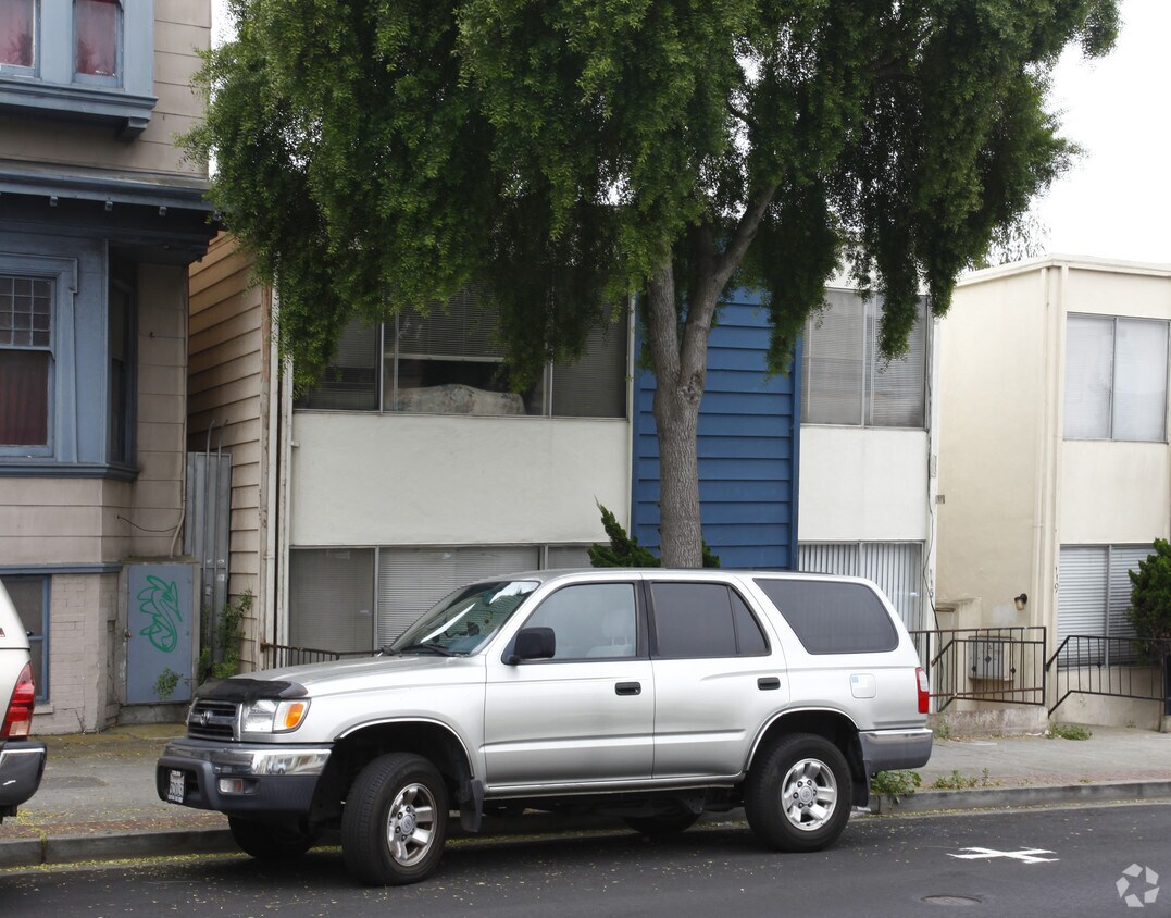 Building Photo - 115 School St