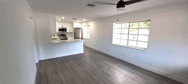 Building Photo - 630 N 58th Ave
