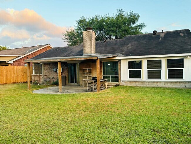 Building Photo - 14306 Moorfield Dr