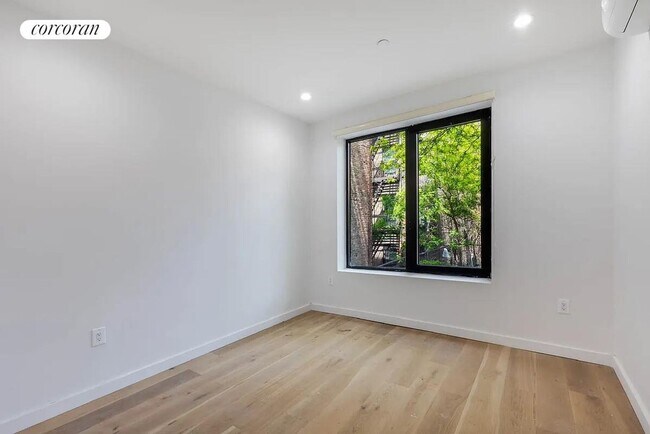 Foto del edificio - 221 E 117th St