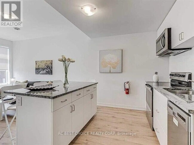 Photo du bâtiment - 1760 Simcoe St N