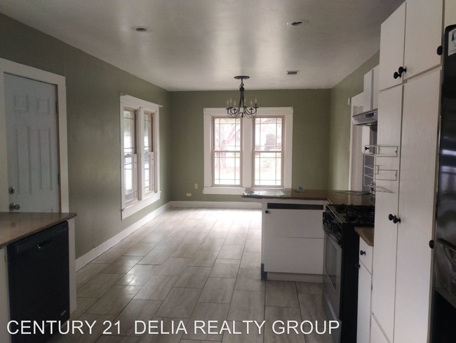 Building Photo - 3 br, 2 bath House - 120 South Texas St.