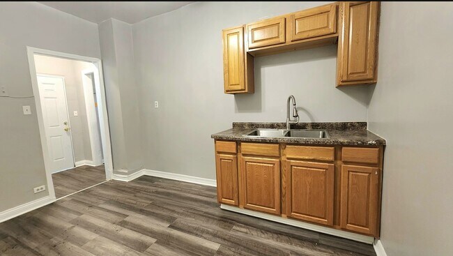 Building Photo - 544 W 117