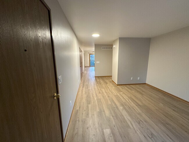 Foto del edificio - 2046 Cliff Alex Ct S