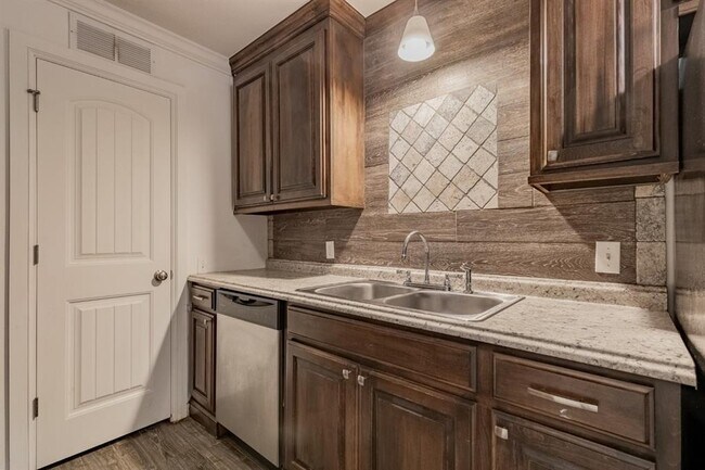 Building Photo - 319 E Edwards St