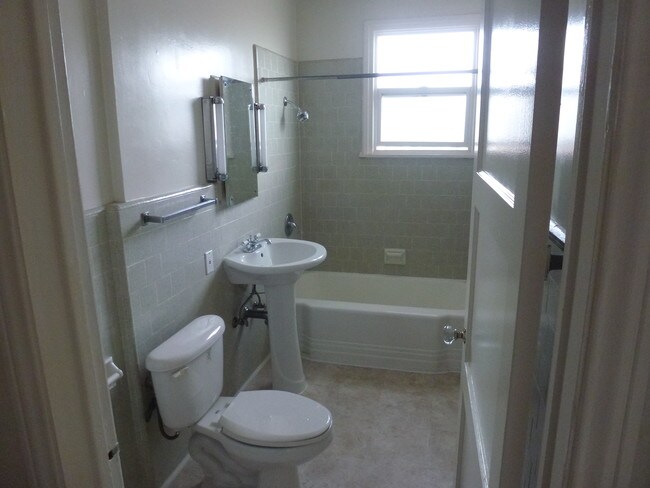 Foto del edificio - 1437 Lucile Ave