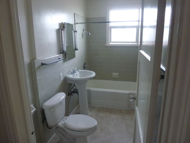 Building Photo - 1437 Lucile Ave