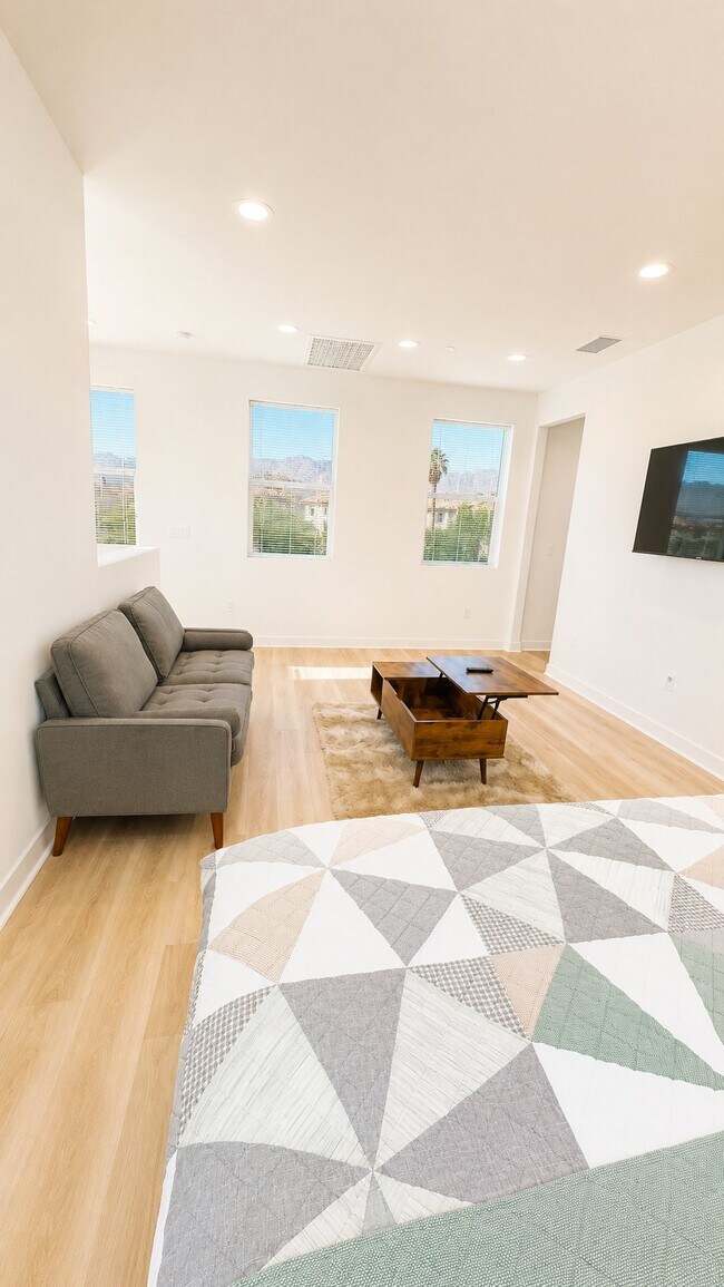 Foto del edificio - 74189 Storke Dr