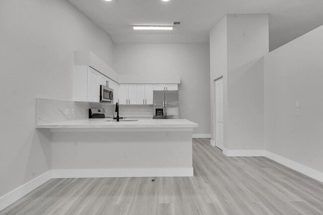 Building Photo - 13048 Meadowbreeze Dr