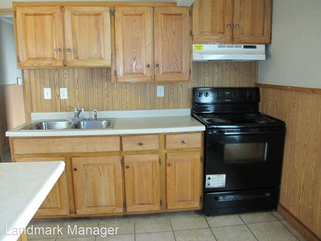 Building Photo - 8 br, 3 bath House - 326 E. Walnut Street