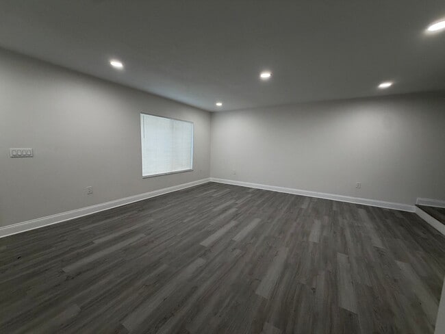 Photo - 3 BEDROOM 2.5 BATHROOM in Waterside Community!! Apartment