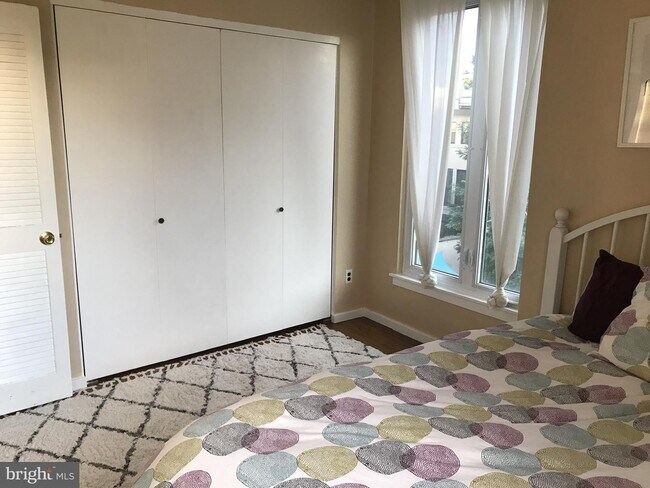 Foto del edificio - 240 Monroe St