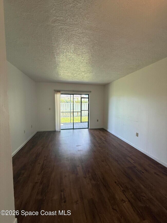 Foto del edificio - 1566 University Ln