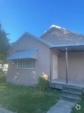 Building Photo - 858 Geranium St