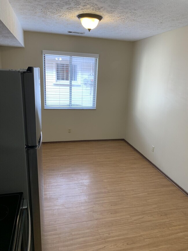Foto del edificio - 6450 FARMDALE Rd