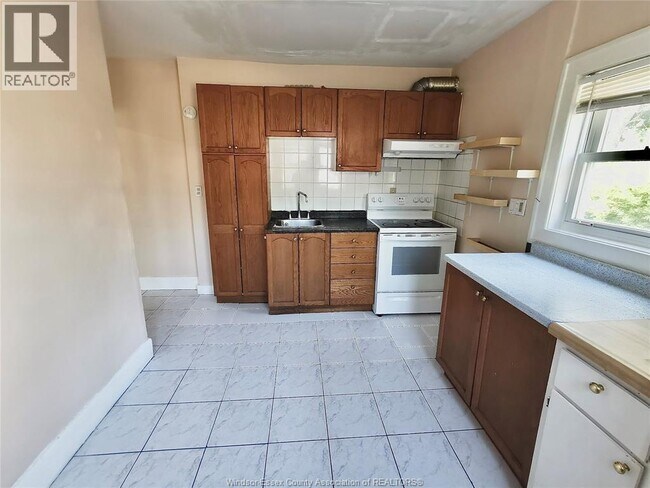 Building Photo - 676 Tournier St