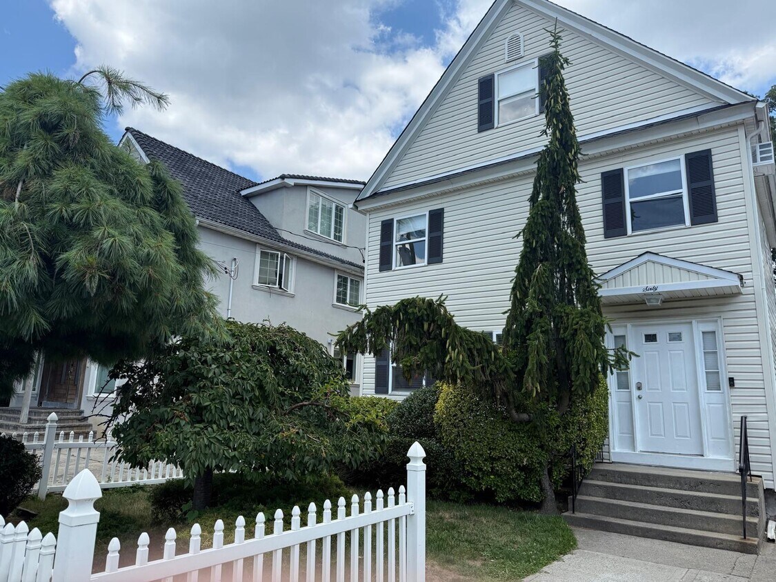 Foto principal - 60 Columbia Ave