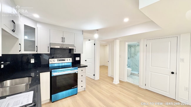 Building Photo - 950 Matthew Murray Cres