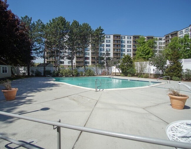 Foto del edificio - 151 Coolidge Ave