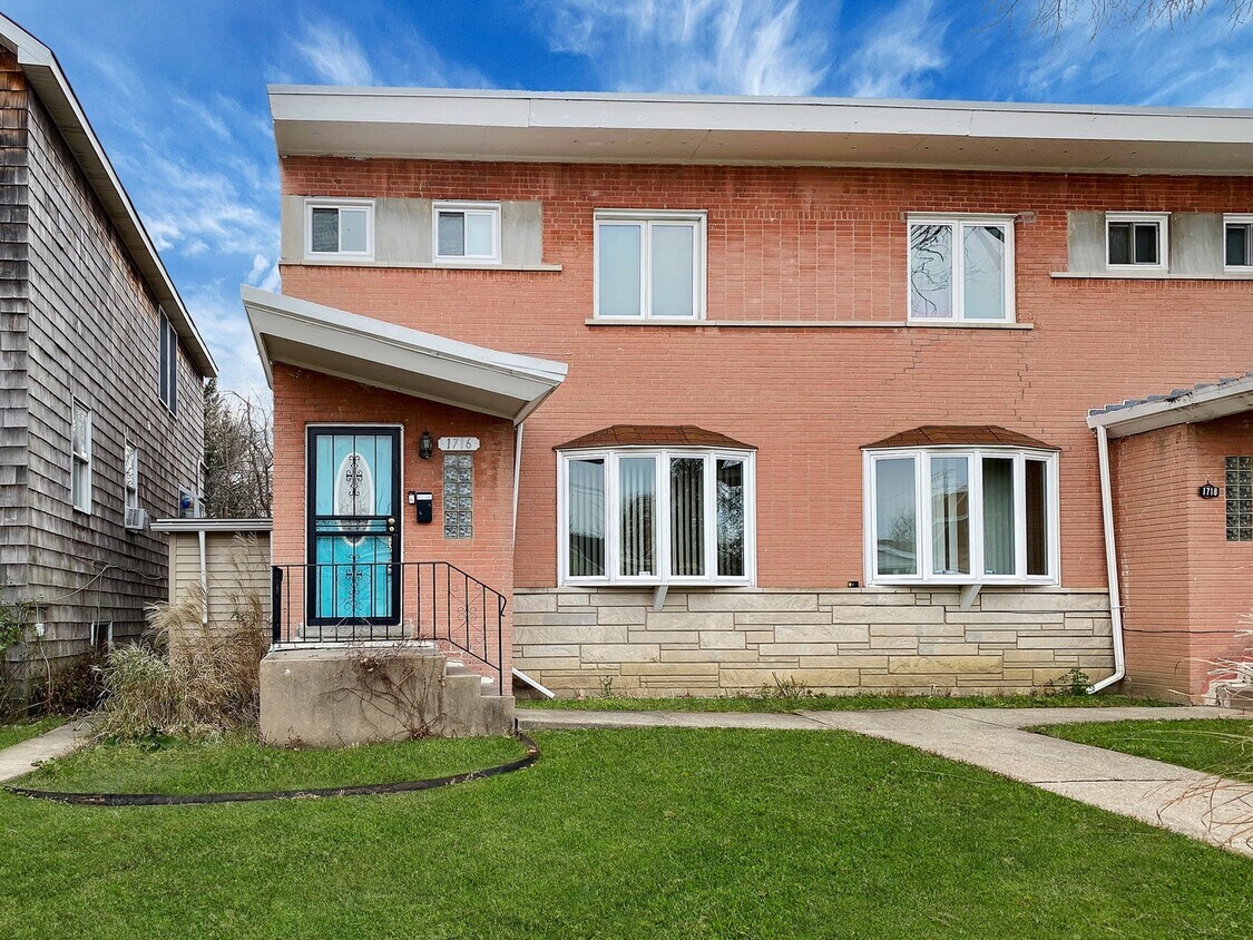 1716 Hovland Ct, Evanston, IL 60201 Townhome Rentals in Evanston IL