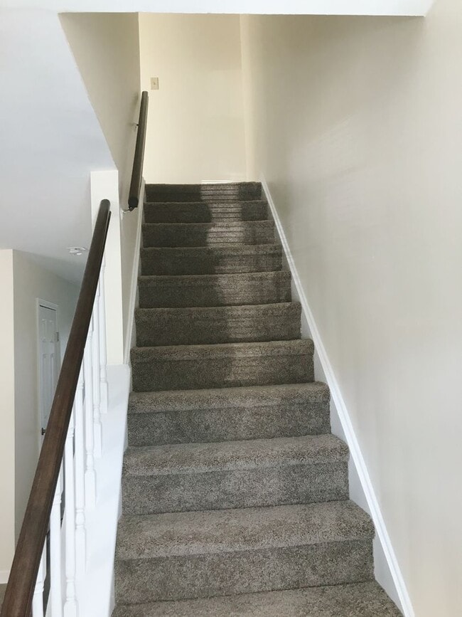 Building Photo - Move-In Ready 3BR 2.5bathroomTownhome – Yard  *OPEN HOUSE July 5, 26 1PM-2PM *