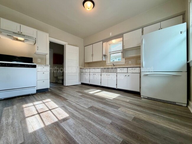Building Photo - 1242 Davis Ave NW