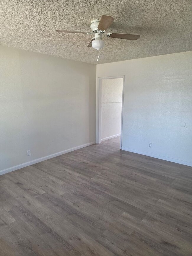 Building Photo - 1506 W Yucca Ave