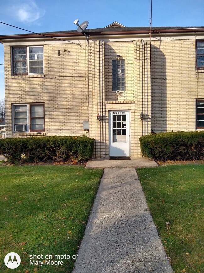 Secured building with open main foyer - 2206 8th Ave
