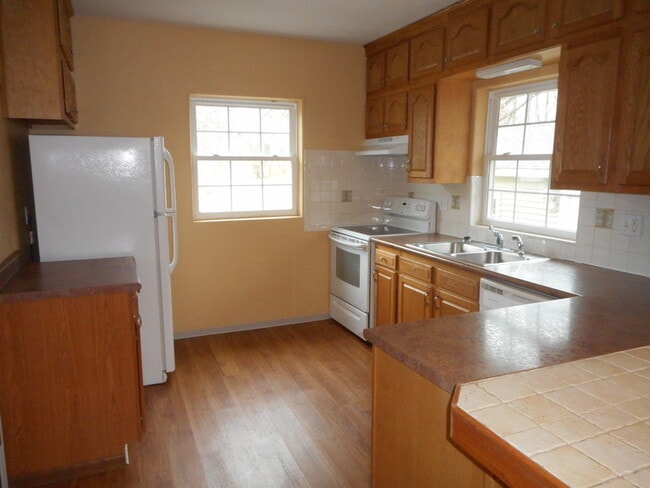 Building Photo - 1038 Daniels St NE