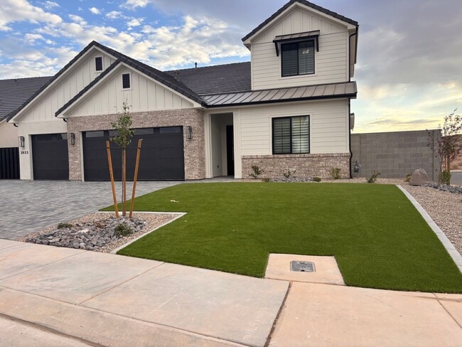 Building Photo - Brand New 5 bed 4 Bath in Desert Canyons