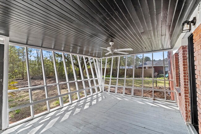Foto del edificio - 6357 Dickerson Ave
