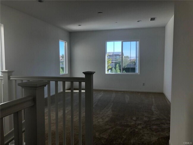 Foto del edificio - 16133 Almond Ave