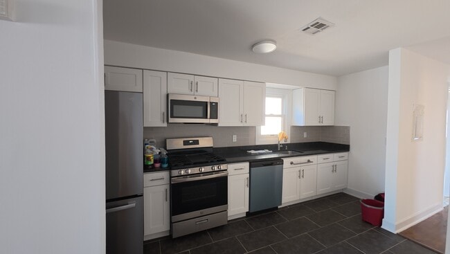 Kitchen - 1302 Morris St