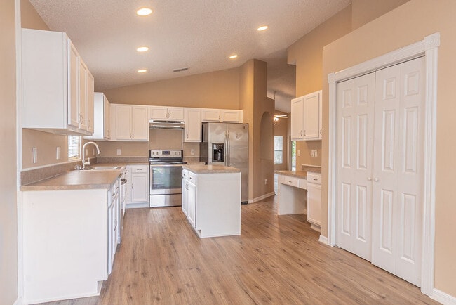 Foto del edificio - 565 Blue Water Ave