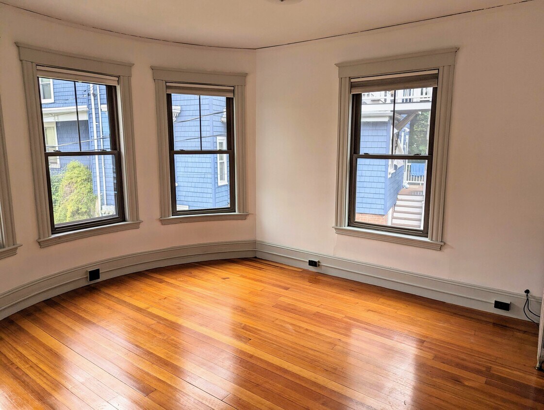 Living room - 8 Pine St