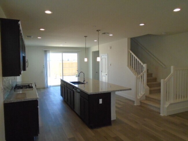 Foto del edificio - NEWER HOME IN LINCOLN OFF TWELVE BRIDGES!!