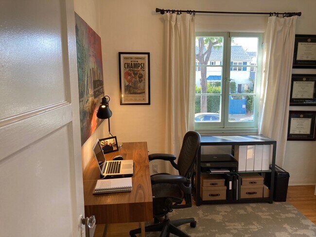 Office and/or bedroom - 2000 Washington Ave
