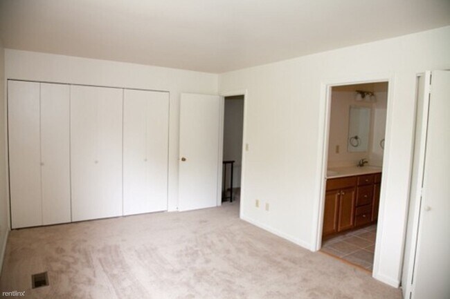 Building Photo - 3 br, 1.5 bath House - 107 Woodlake Drive