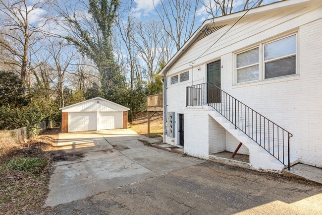 Foto del edificio - 6037 Ingleside Dr