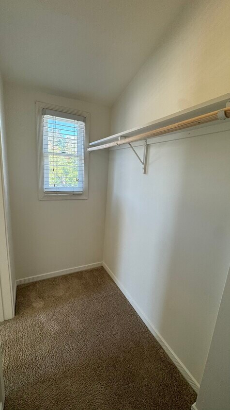 Foto principal - 10816 3/4 Lindbrook Dr