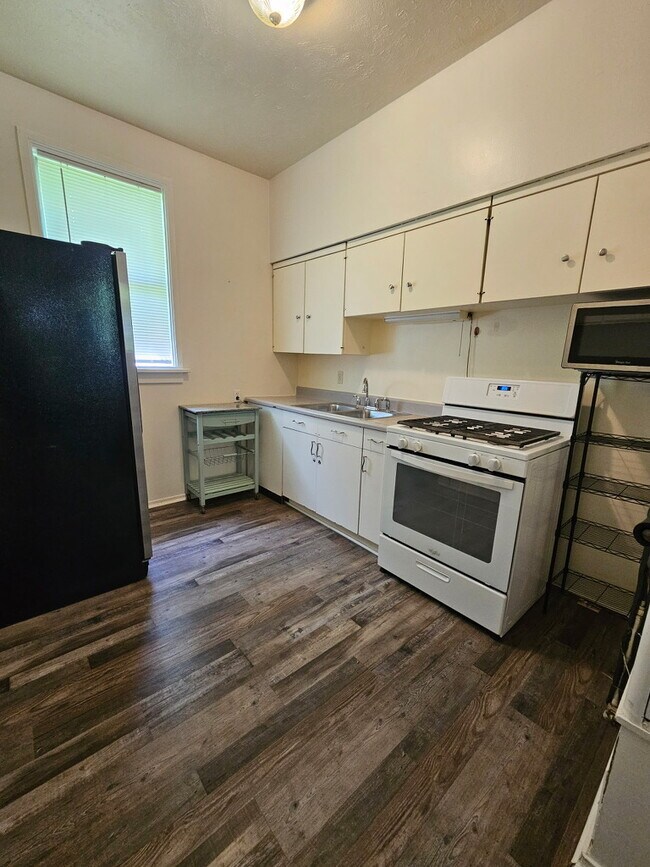 Foto del edificio - 1015 E 9th S