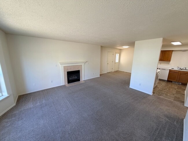 Foto del edificio - Two Bedroom Duplex in South Salem