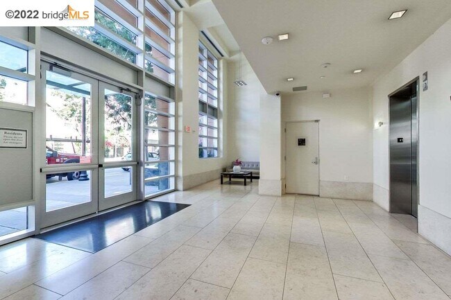 Building Photo - 585 9th St