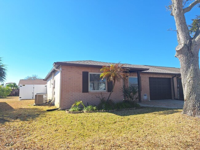 Foto del edificio - PELICAN COVE WEST 2BR 2BA WITH GARAGE FOR RENT