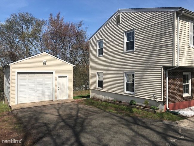 Building Photo - 3 br, 1 bath Apartment - 34 Highland Ave.