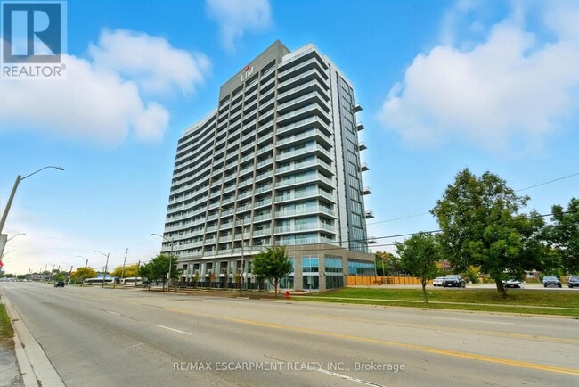 Building Photo - 2782-2782 Barton St E