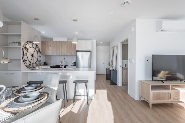 Building Photo - U417